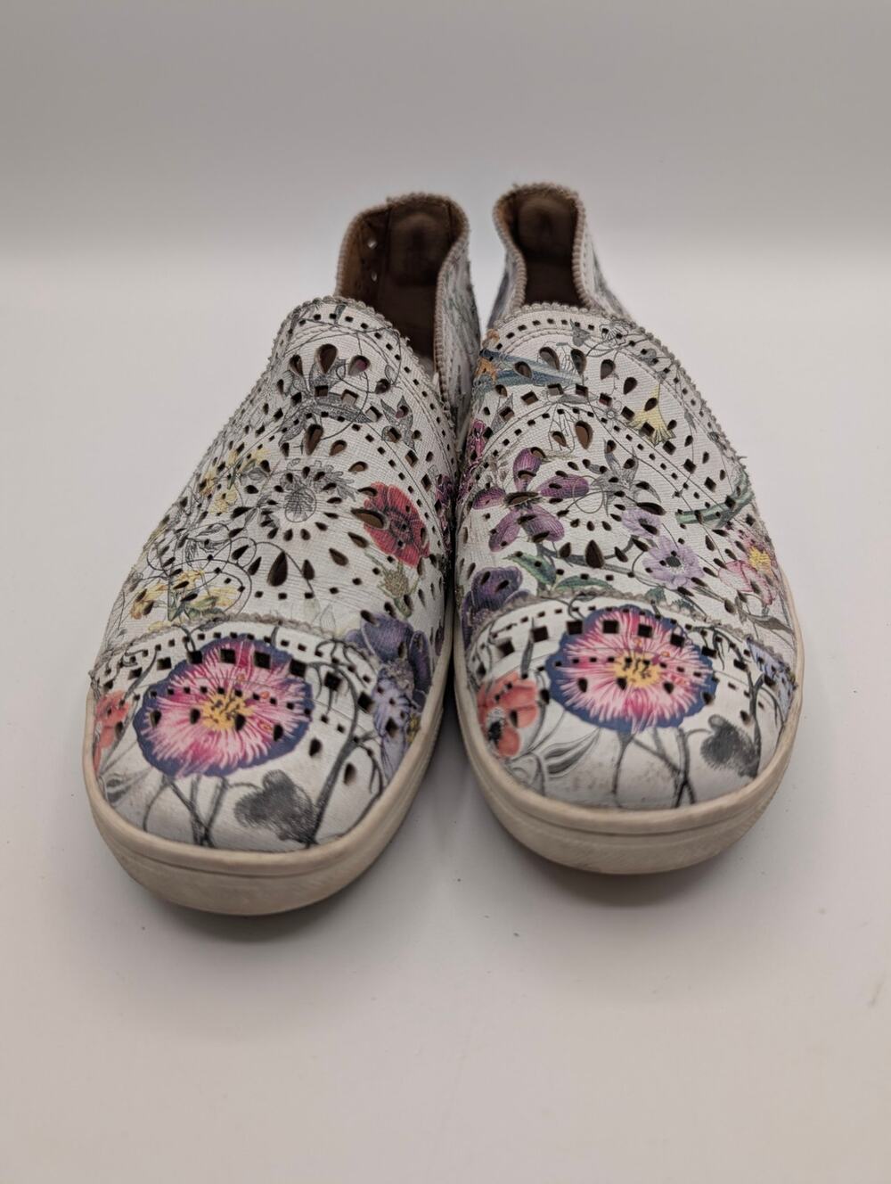 Earth Tangelo Laser Cut Floral Print Leather Slip On Sneaker Flat Size 8.5